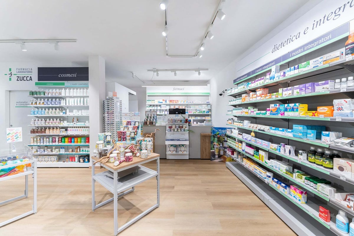 01-progetti-farmacia-progetti-la-nuova-farmacia-zucca-un-ambiente-rinnovato-per-un--cd7154d9d9