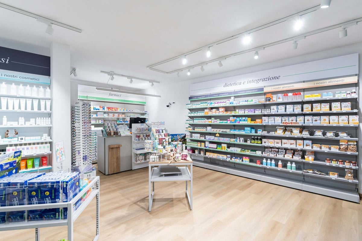 02-progetti-farmacia-progetti-la-nuova-farmacia-zucca-un-ambiente-rinnovato-per-un--6eeabe389d